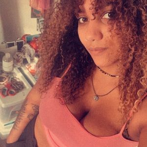 Meet your Posher, Kendra